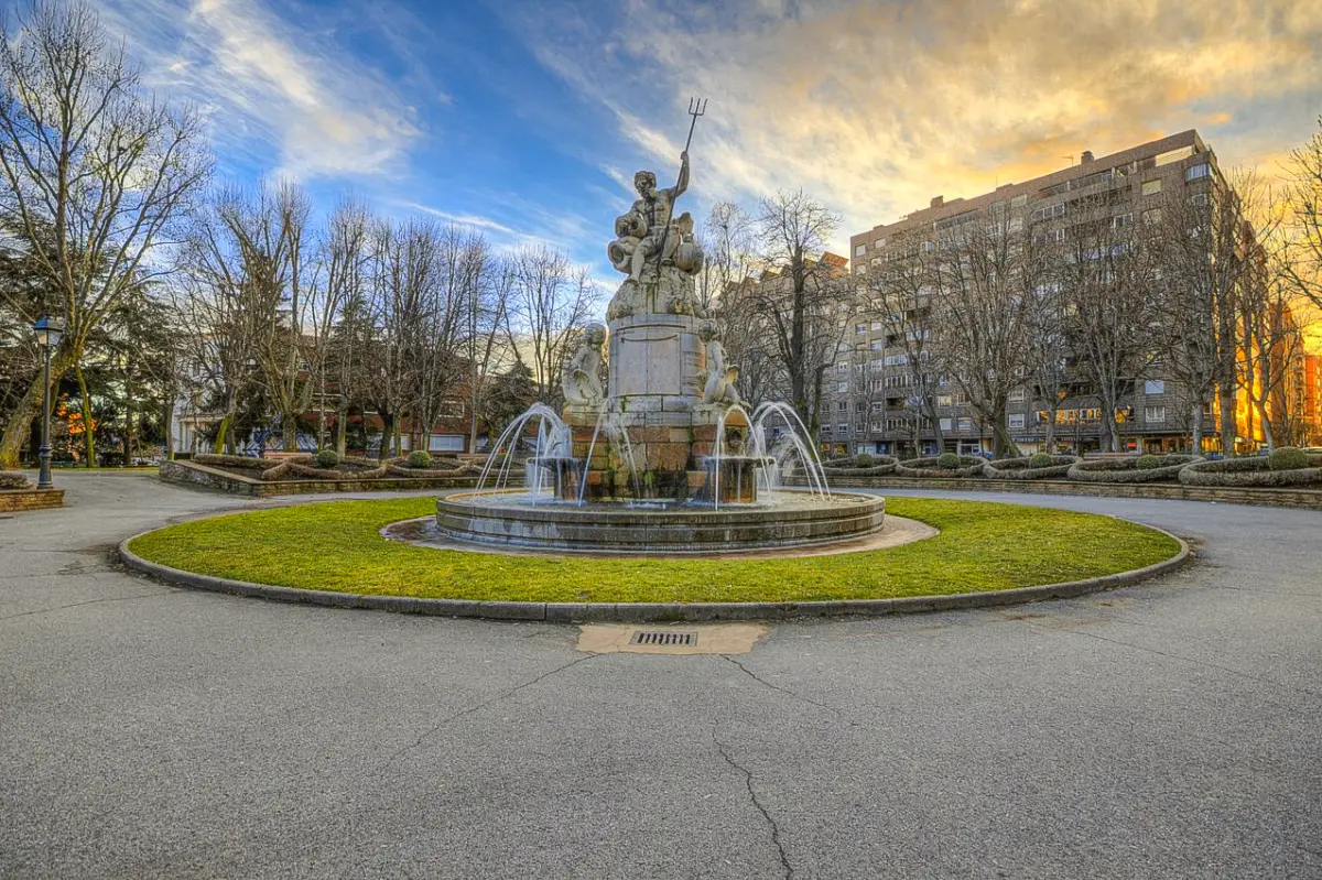 fuente de neptuno del parque san francisco de leon